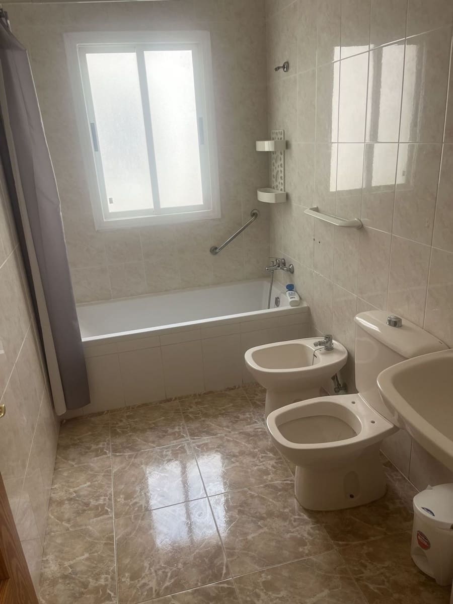 2 bedroom Apartment for rent in Puerto Santiago with garage - € 1,150 (Ref: 9956677)