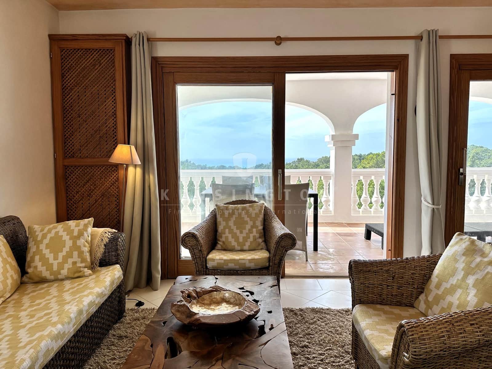 2 soveværelse Penthouse til salg i Cala Tarida med swimmingpool garage - € 1.295.000 (Ref: 8302558)