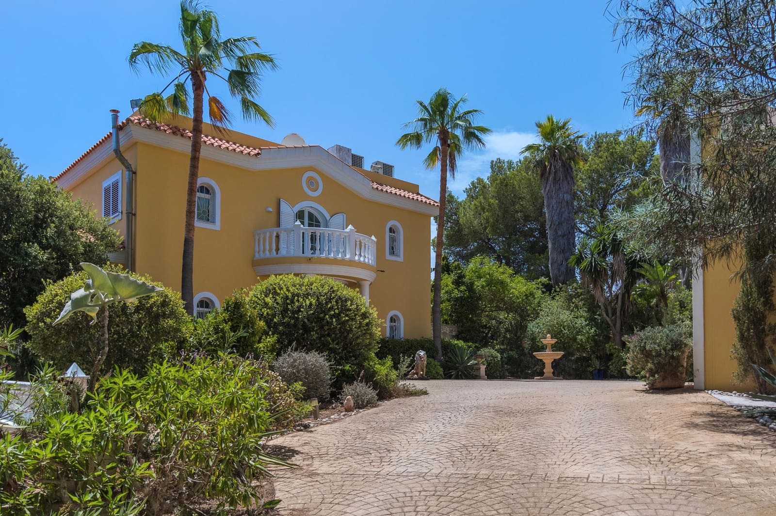 4 bedroom Villa for sale in Sant Carles de Peralta with pool garage - € 4,800,000 (Ref: 8463062)