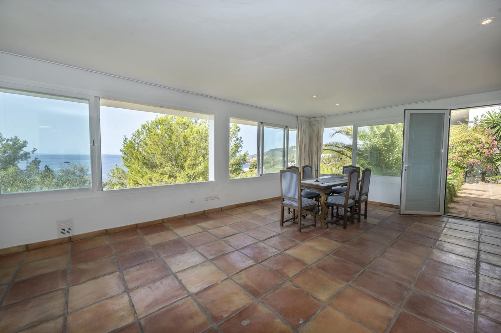 5 sypialnia Willa na sprzedaż w Roca Llisa z basenem garażem - 4 300 000 € (Ref: 8467501)