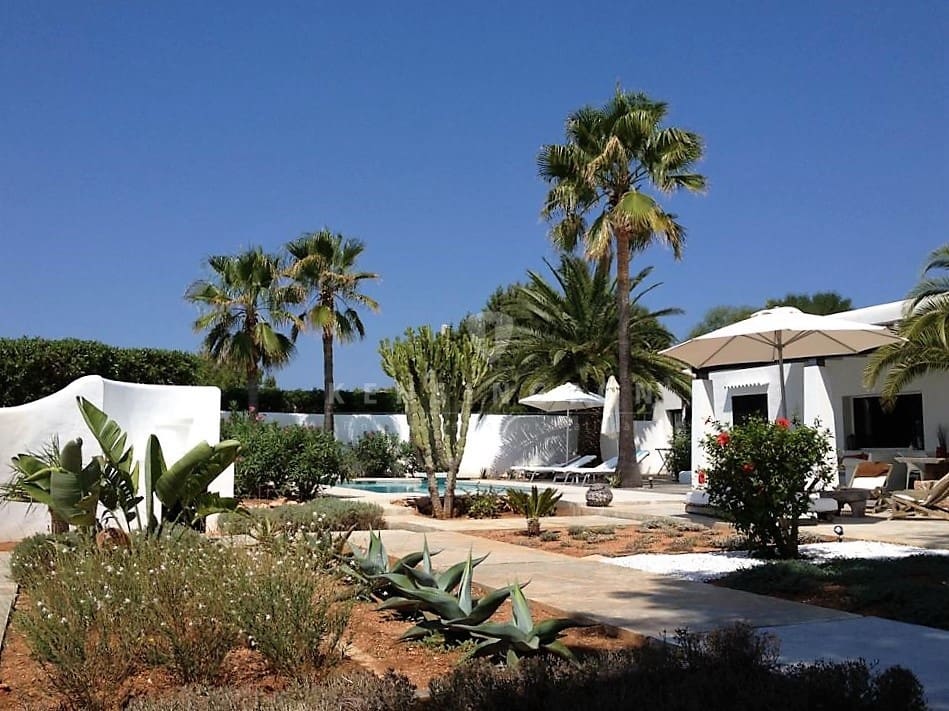 4 soveværelse Villa til salg i Cala Tarida med swimmingpool - € 1.950.000 (Ref: 8596767)