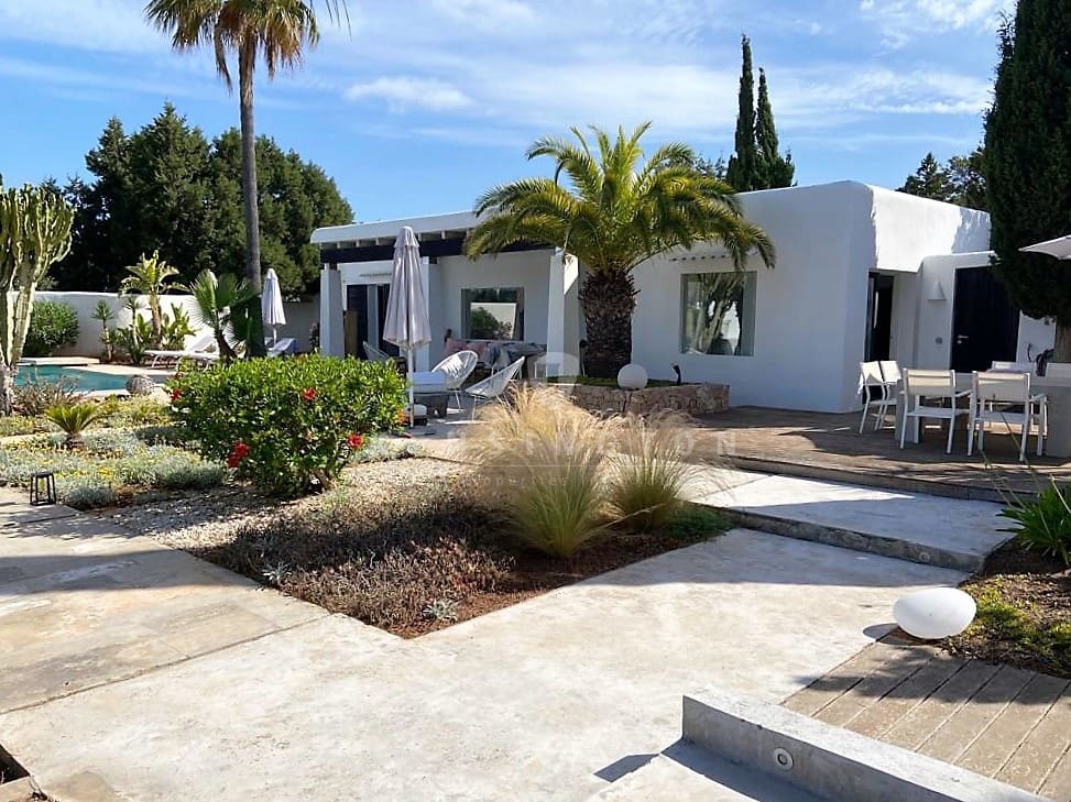 4 soveværelse Villa til salg i Cala Tarida med swimmingpool - € 1.950.000 (Ref: 8596767)