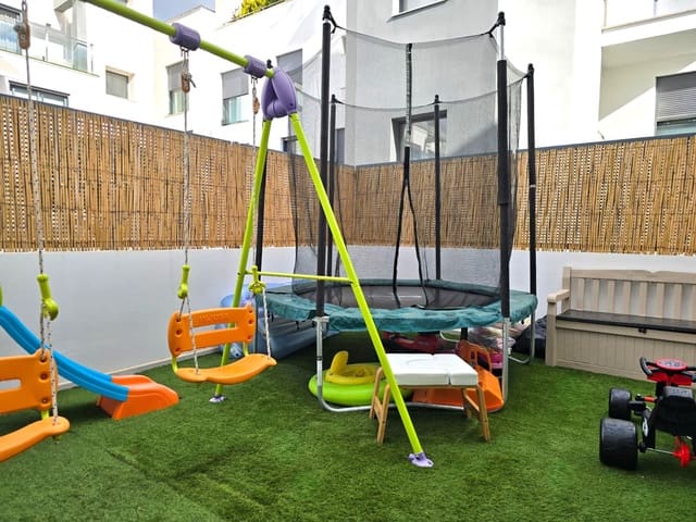 4 soverom Leilighet til salgs i La Siesta, Santa Eulalia / Santa Eularia med svømmebasseng garasje - € 950 000 (Ref: 8762641)