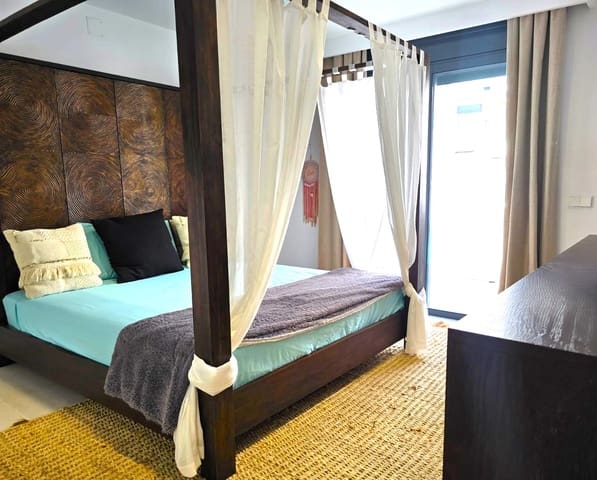 4 soverom Leilighet til salgs i La Siesta, Santa Eulalia / Santa Eularia med svømmebasseng garasje - € 950 000 (Ref: 8762641)