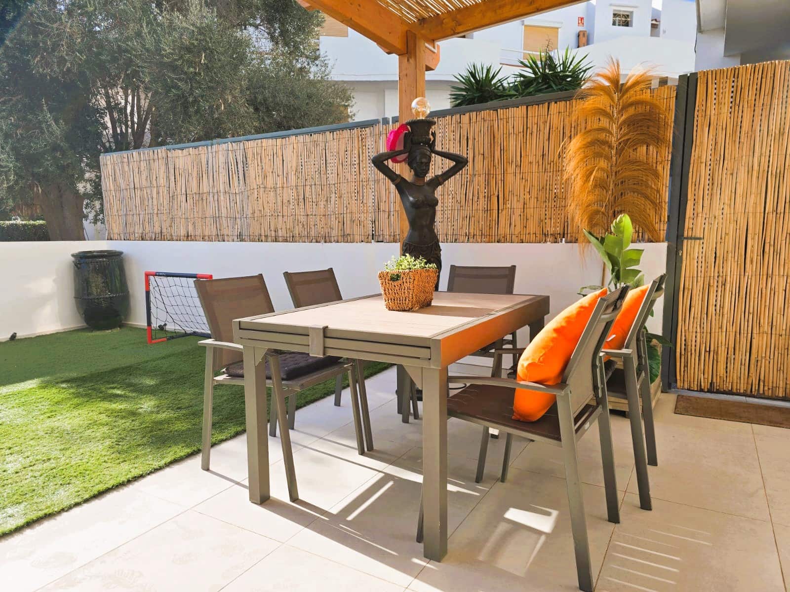 4 soveværelse Lejlighed til salg i La Siesta med swimmingpool garage - € 950.000 (Ref: 8762641)