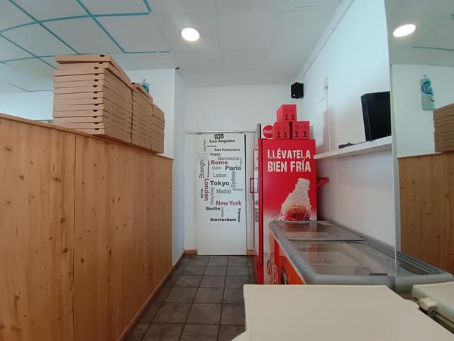 Commercieel te huur in Santa Eulalia / Santa Eularia - € 3.025 (Ref: 8762643)