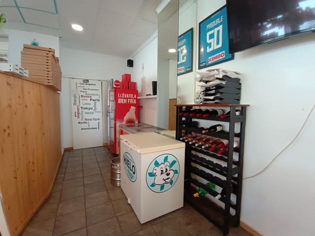 Commercieel te huur in Santa Eulalia / Santa Eularia - € 3.025 (Ref: 8762643)