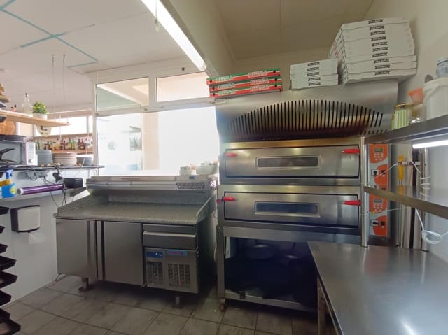 Commercieel te huur in Santa Eulalia / Santa Eularia - € 3.025 (Ref: 8762643)