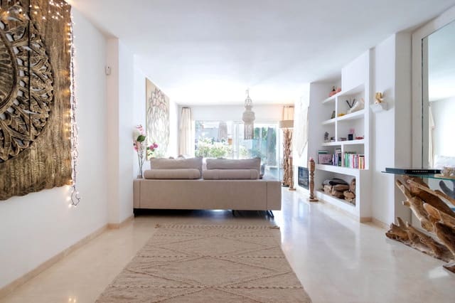 2 soveværelse Lejlighed til salg i Cala Llenya, Santa Eulalia / Santa Eularia - € 650.000 (Ref: 8791604)