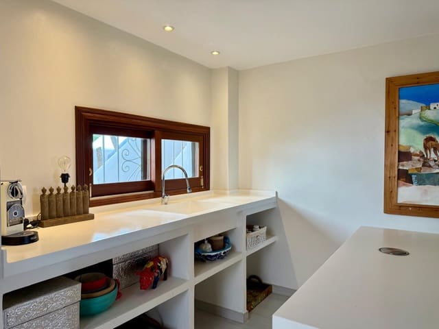 2 soveværelse Lejlighed til salg i Santa Eulalia / Santa Eularia - € 1.230.000 (Ref: 8803915)