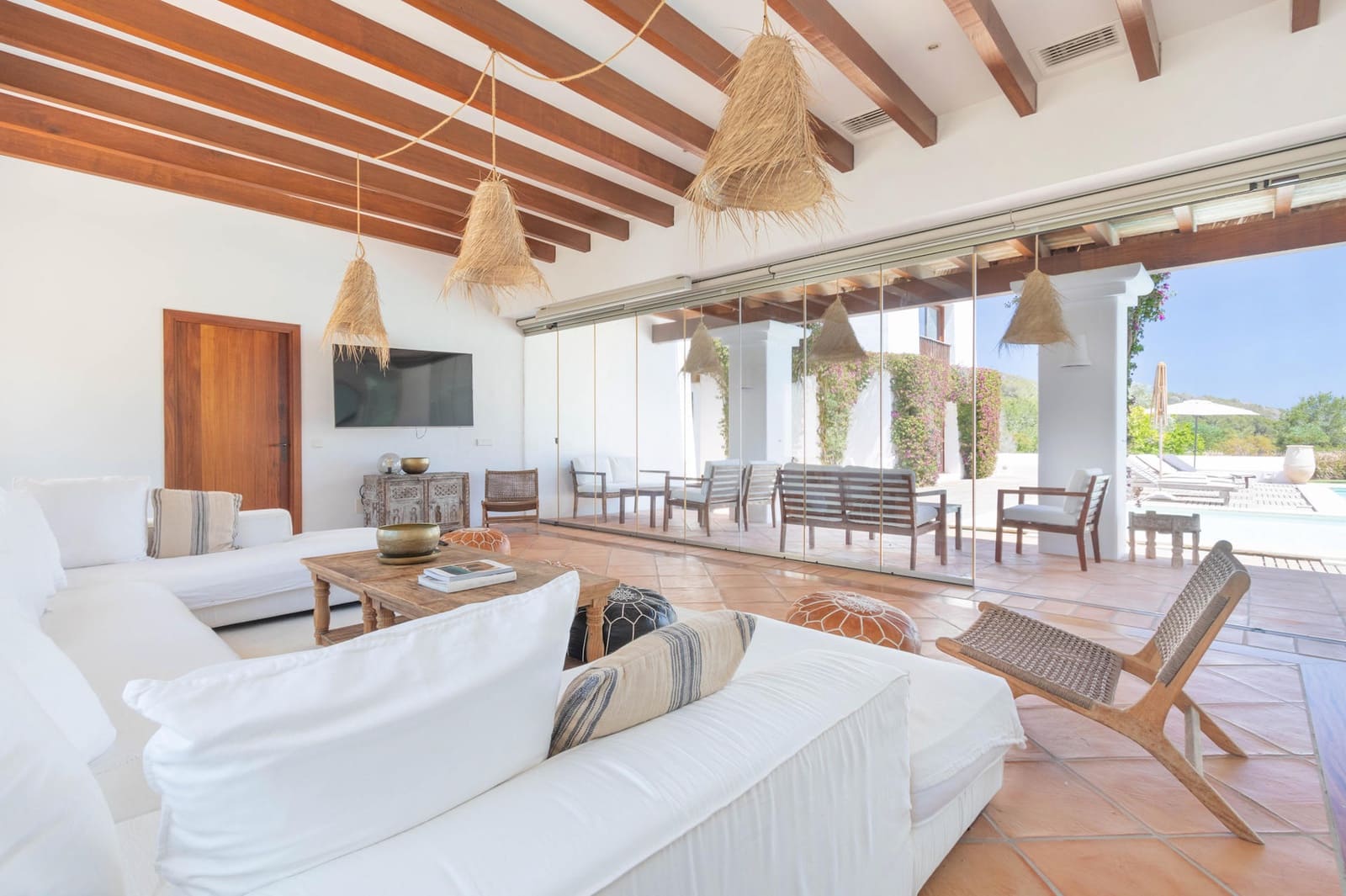 4 sypialnia Finka/Dom wiejski na sprzedaż w Nuestra Senora de Jesus z basenem garażem - 9 900 000 € (Ref: 9000940)