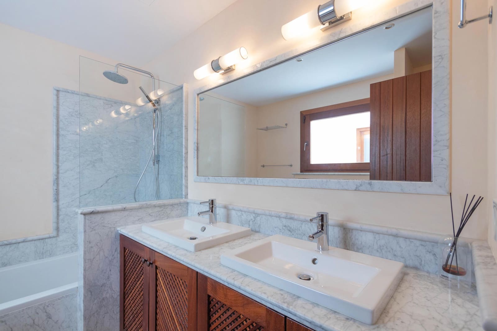 4 sypialnia Finka/Dom wiejski na sprzedaż w Nuestra Senora de Jesus z basenem garażem - 9 900 000 € (Ref: 9000940)