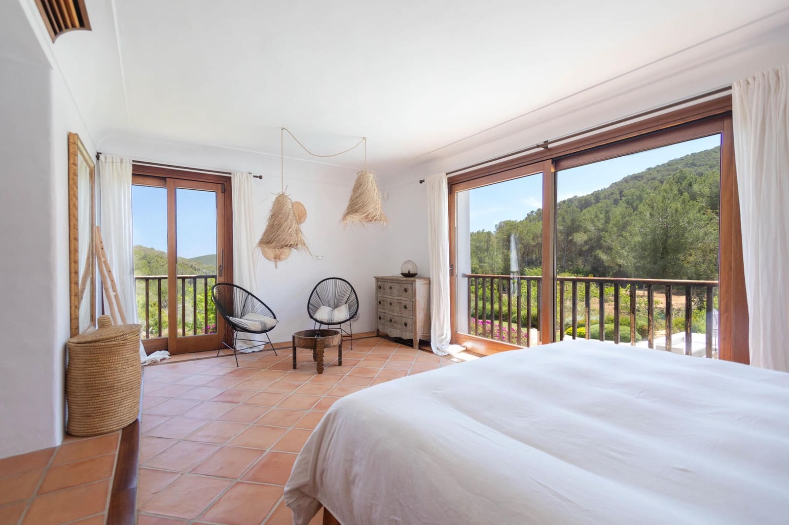 4 sypialnia Finka/Dom wiejski na sprzedaż w Nuestra Senora de Jesus z basenem garażem - 9 900 000 € (Ref: 9000940)