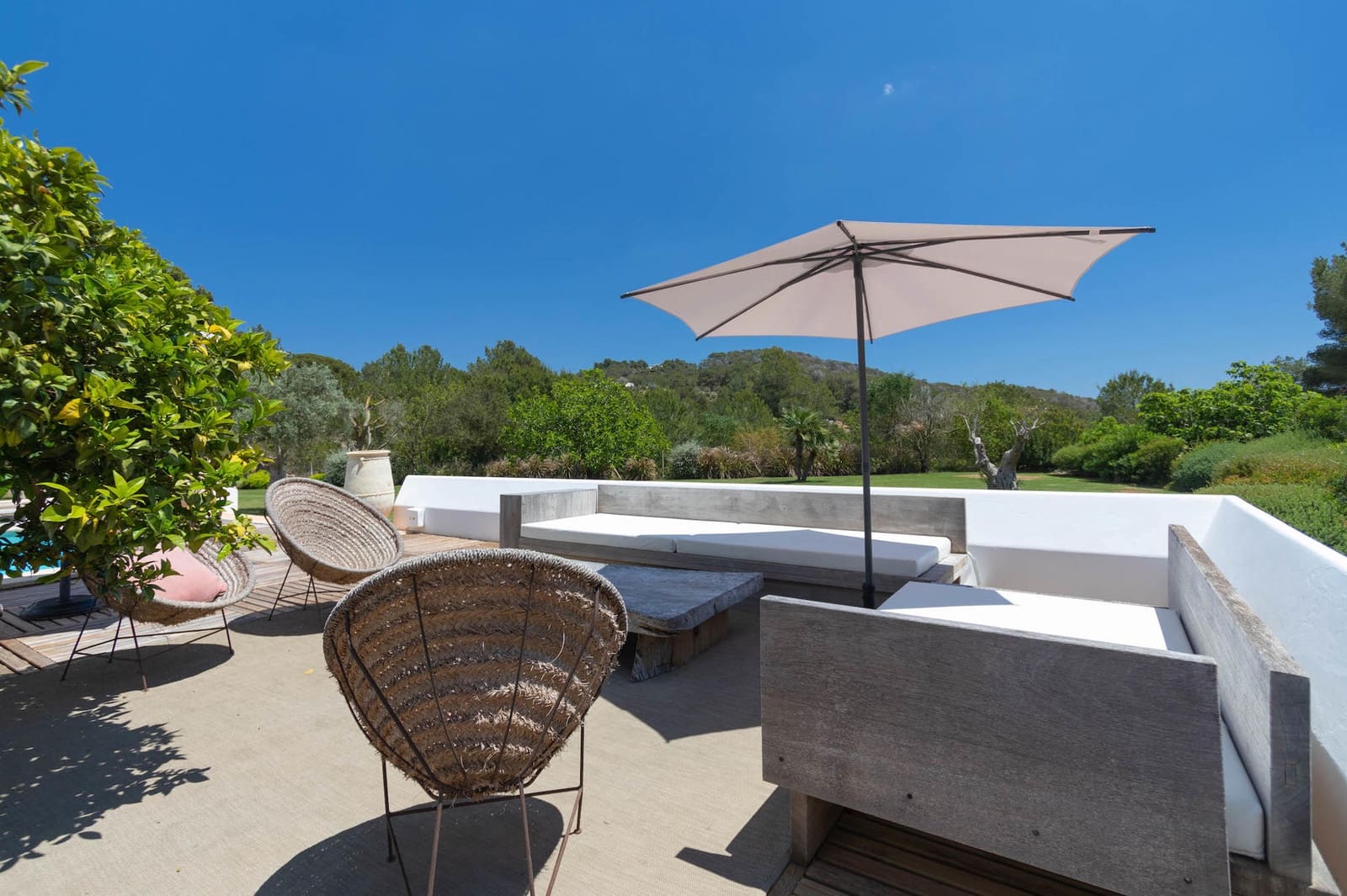 4 sypialnia Finka/Dom wiejski na sprzedaż w Nuestra Senora de Jesus z basenem garażem - 9 900 000 € (Ref: 9000940)