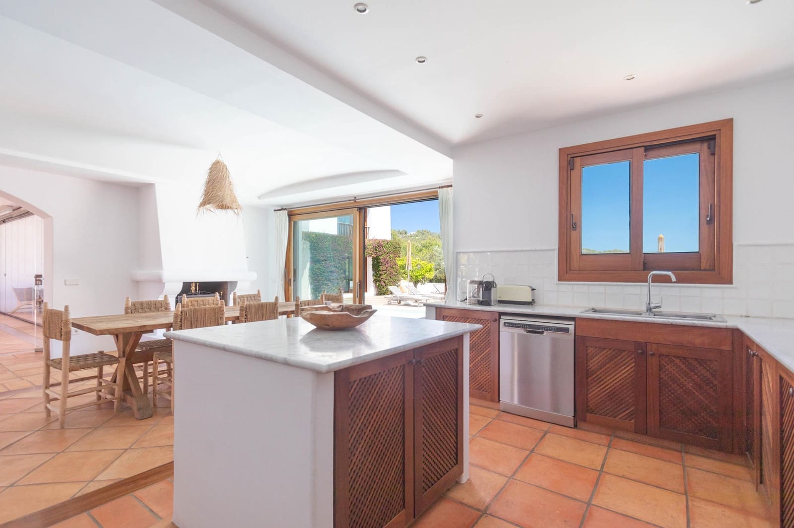 4 sypialnia Finka/Dom wiejski na sprzedaż w Nuestra Senora de Jesus z basenem garażem - 9 900 000 € (Ref: 9000940)