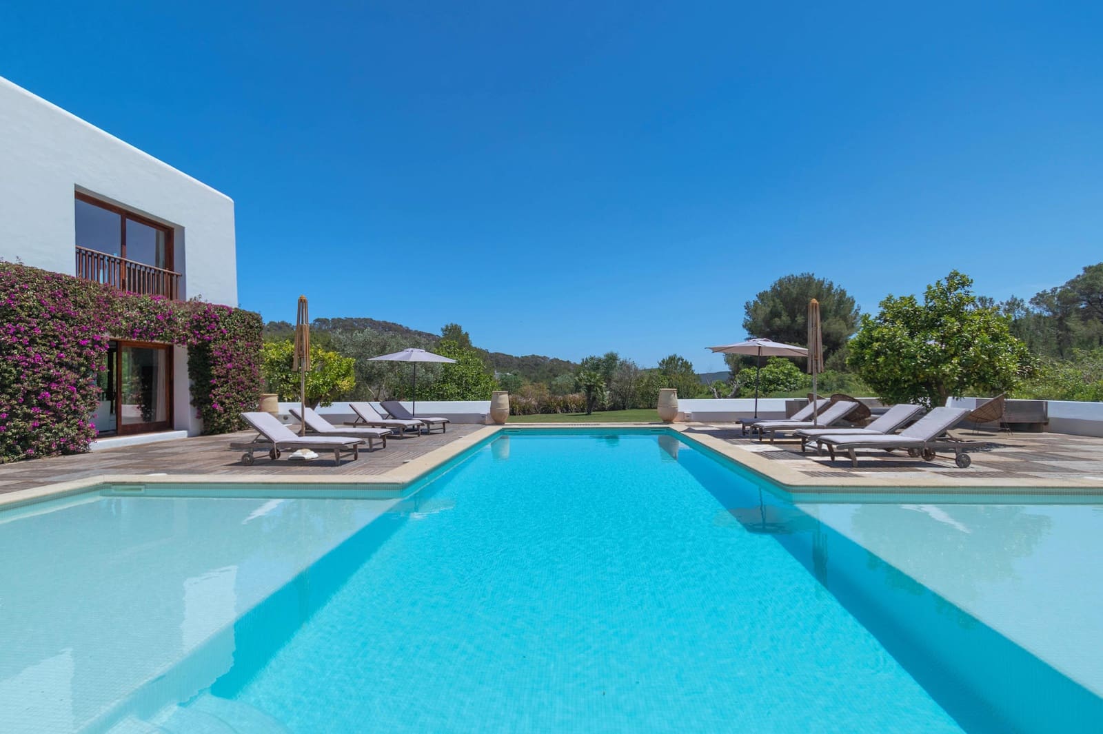 4 sypialnia Finka/Dom wiejski na sprzedaż w Nuestra Senora de Jesus z basenem garażem - 9 900 000 € (Ref: 9000940)