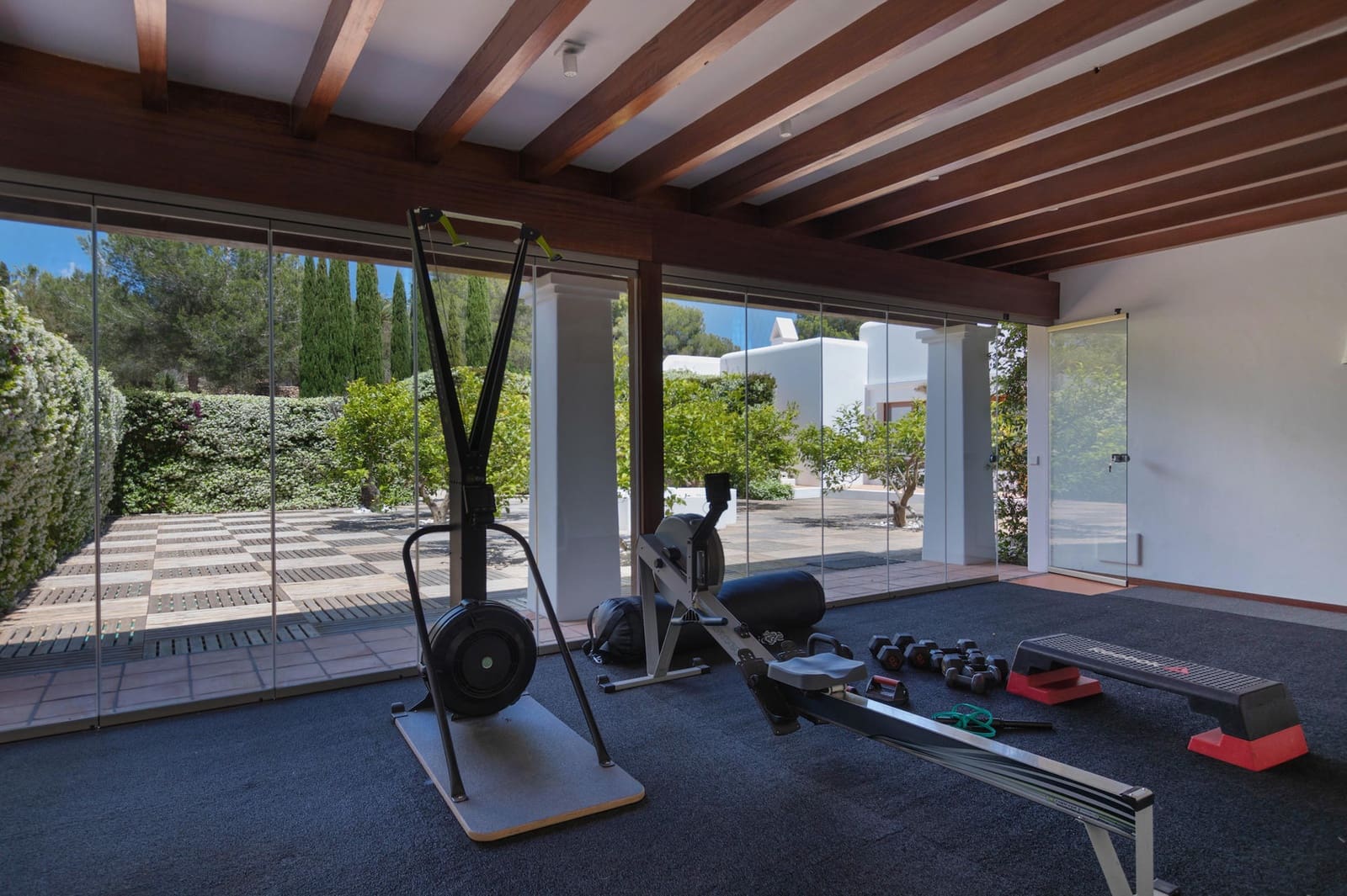 4 sypialnia Finka/Dom wiejski na sprzedaż w Nuestra Senora de Jesus z basenem garażem - 9 900 000 € (Ref: 9000940)