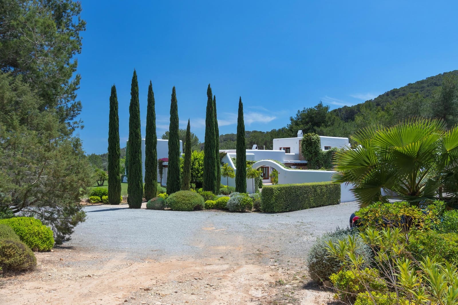 4 sypialnia Finka/Dom wiejski na sprzedaż w Nuestra Senora de Jesus z basenem garażem - 9 900 000 € (Ref: 9000940)