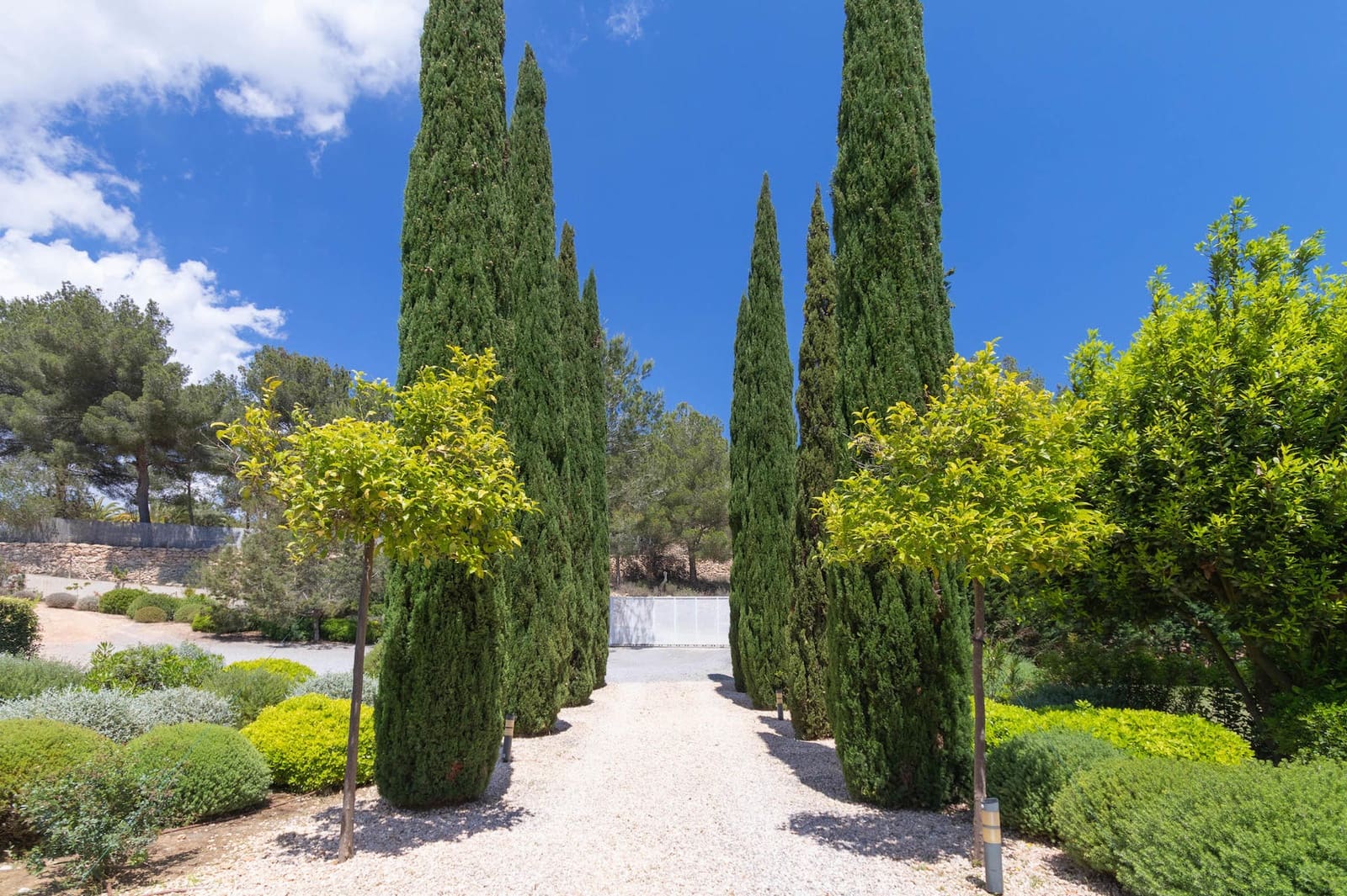 4 sypialnia Finka/Dom wiejski na sprzedaż w Nuestra Senora de Jesus z basenem garażem - 9 900 000 € (Ref: 9000940)