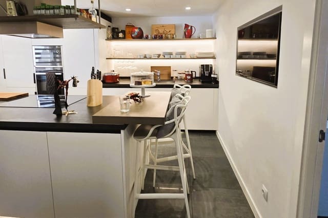 3 sypialnia Mieszkanie na sprzedaż w Santa Eulalia / Santa Eularia z basenem garażem - 795 000 € (Ref: 9064907)