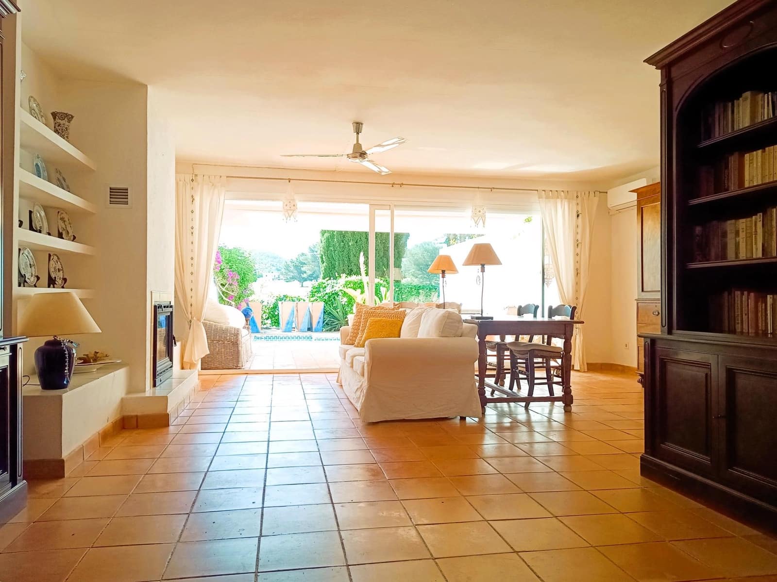 2 soveværelse Lejlighed til salg i Santa Eulalia / Santa Eularia - € 750.000 (Ref: 9068483)