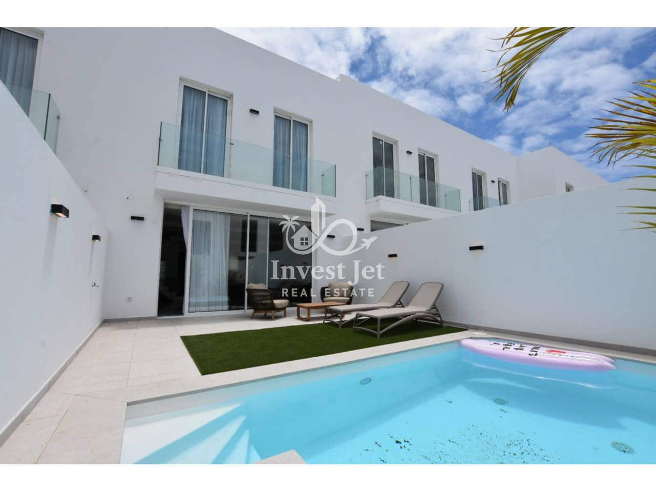 Chalet de 3 habitaciones en Corralejo en venta con piscina garaje - 430.000 € (Ref: 8414831)