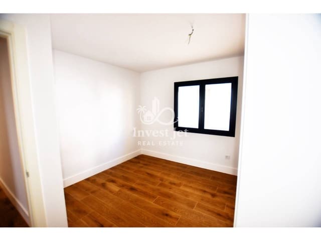 2 bedroom Flat for sale in Corralejo with pool garage - € 245,000 (Ref: 9478528)