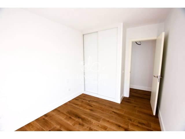 2 bedroom Flat for sale in Corralejo with pool garage - € 245,000 (Ref: 9478528)