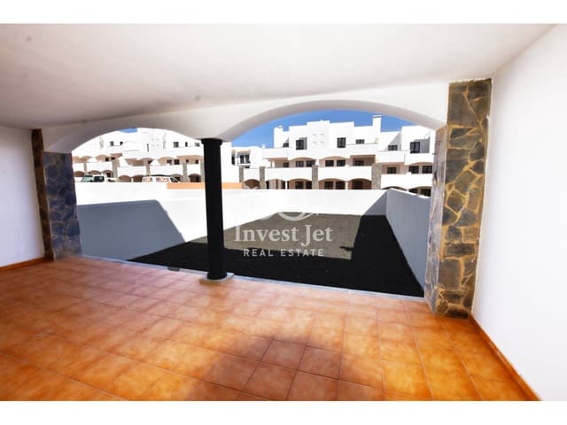2 bedroom Flat for sale in Corralejo with pool garage - € 245,000 (Ref: 9478528)