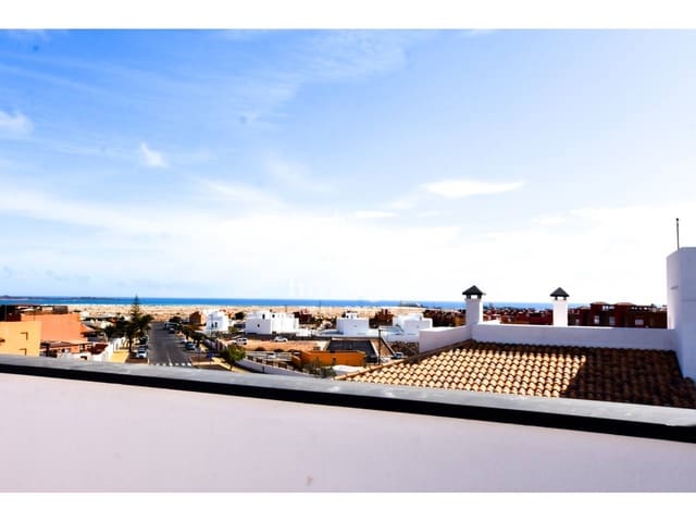 2 bedroom Flat for sale in Corralejo with pool garage - € 245,000 (Ref: 9478528)