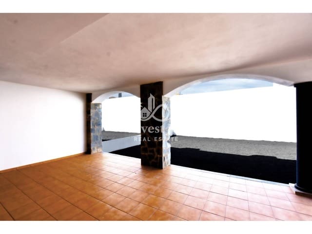 2 bedroom Flat for sale in Corralejo with pool garage - € 245,000 (Ref: 9478528)