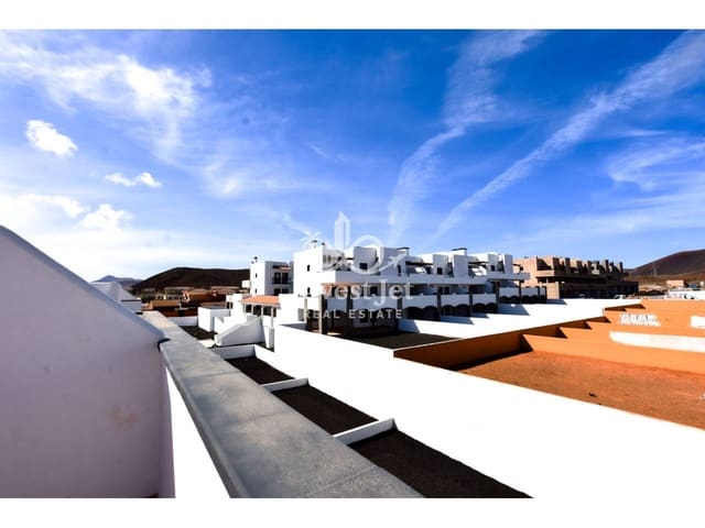 2 bedroom Flat for sale in Corralejo with pool garage - € 245,000 (Ref: 9478528)