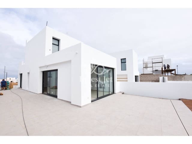 4 sovrum Villa till salu i Corralejo, La Oliva med pool garage - 520 000 € (Ref: 9627133)