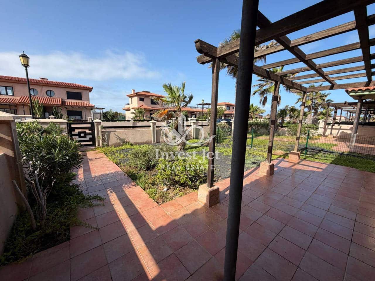 2 slaapkamer Villa te koop in Lajares met zwembad garage - € 205.000 (Ref: 9651025)