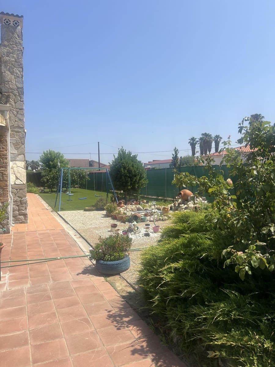 5 bedroom Villa for sale in Don Benito with pool - € 350,000 (Ref: 9848304)
