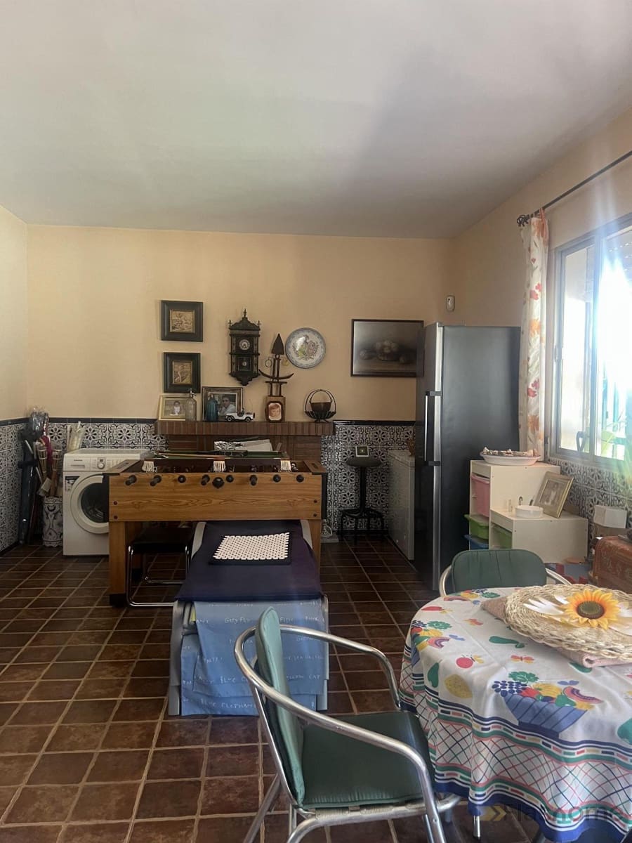 5 bedroom Villa for sale in Don Benito with pool - € 350,000 (Ref: 9848304)