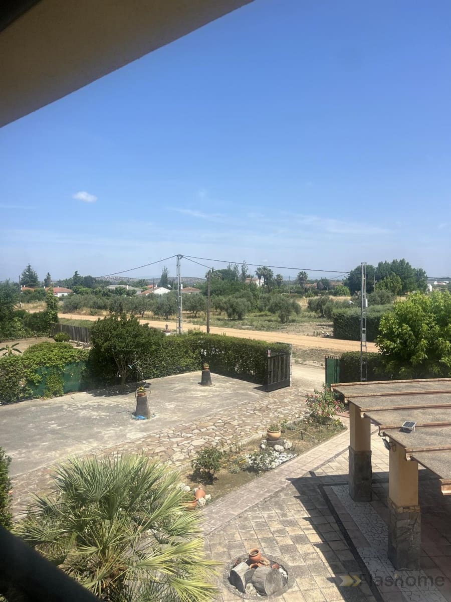 5 bedroom Villa for sale in Don Benito with pool - € 350,000 (Ref: 9848304)