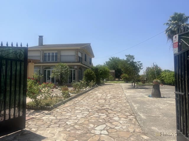 5 bedroom Villa for sale in Don Benito with pool - € 350,000 (Ref: 9848304)