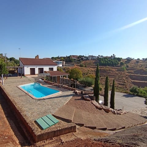 3 bedroom Villa for sale in Medellín with pool - € 450,000 (Ref: 9848308)