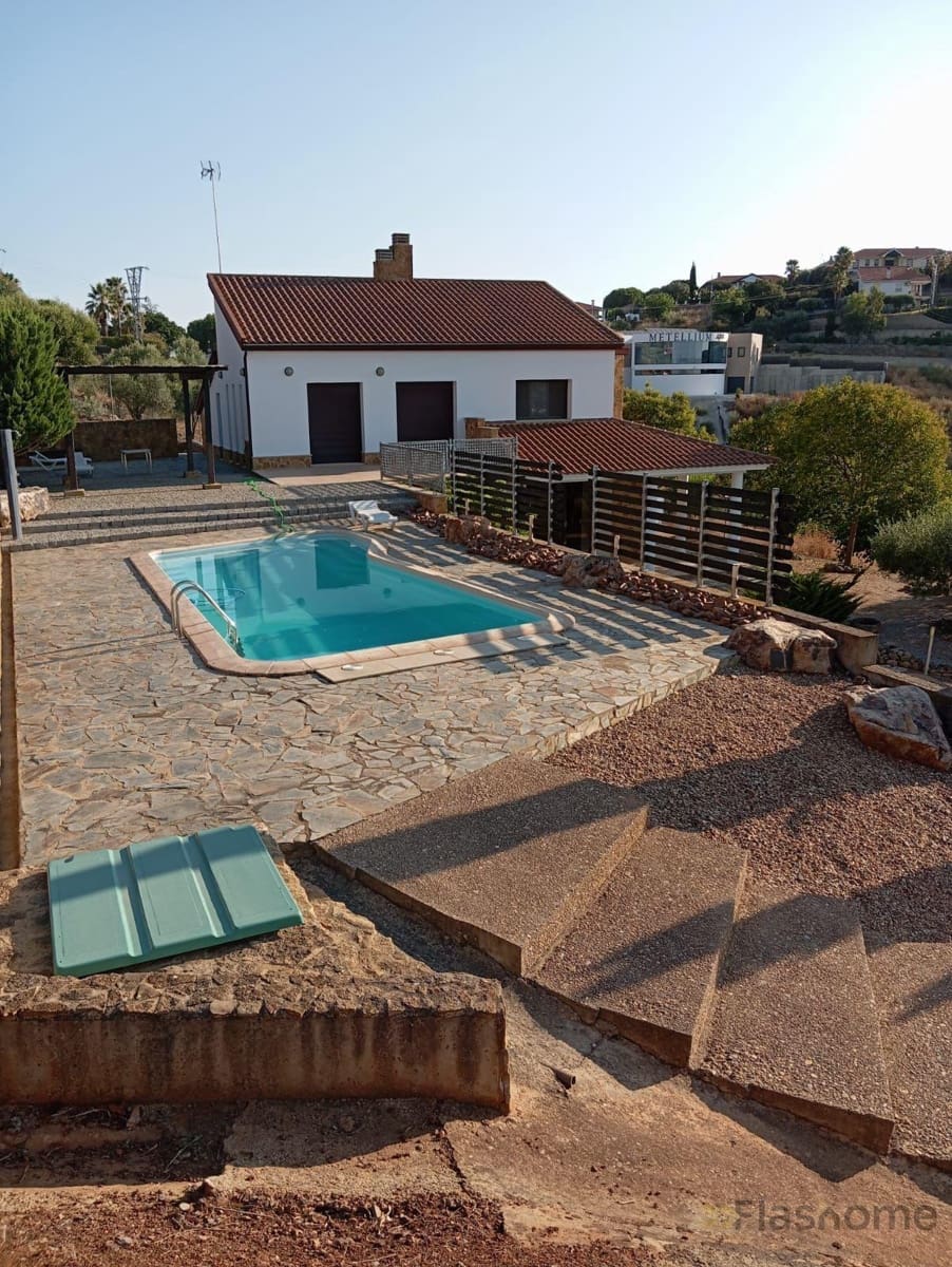 3 bedroom Villa for sale in Medellin with pool - € 450,000 (Ref: 9848308)