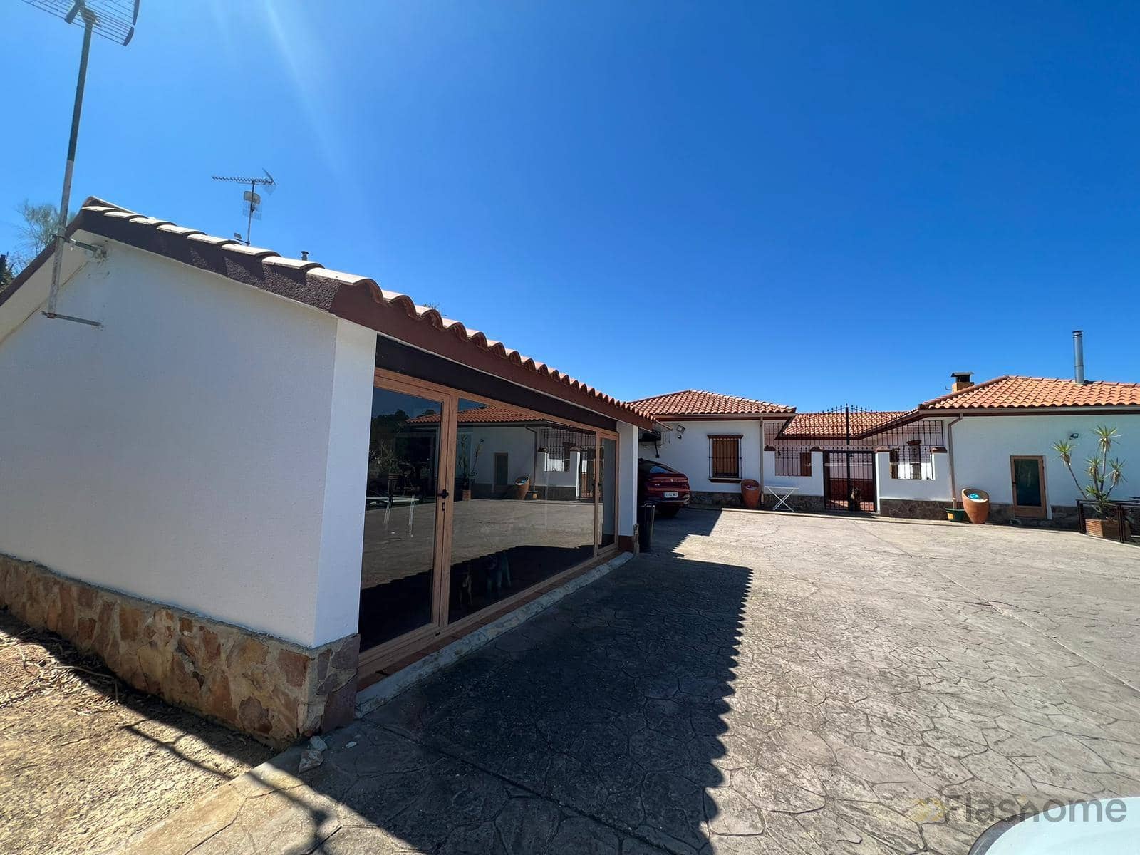 Chalet de 3 habitaciones en Medellín en venta con piscina garaje - 420.000 € (Ref: 9902443)