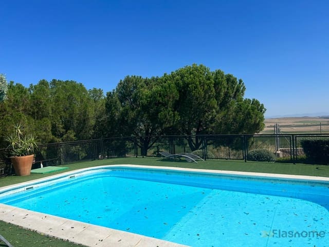 Chalet de 3 habitaciones en Medellín en venta con piscina garaje - 420.000 € (Ref: 9902443)