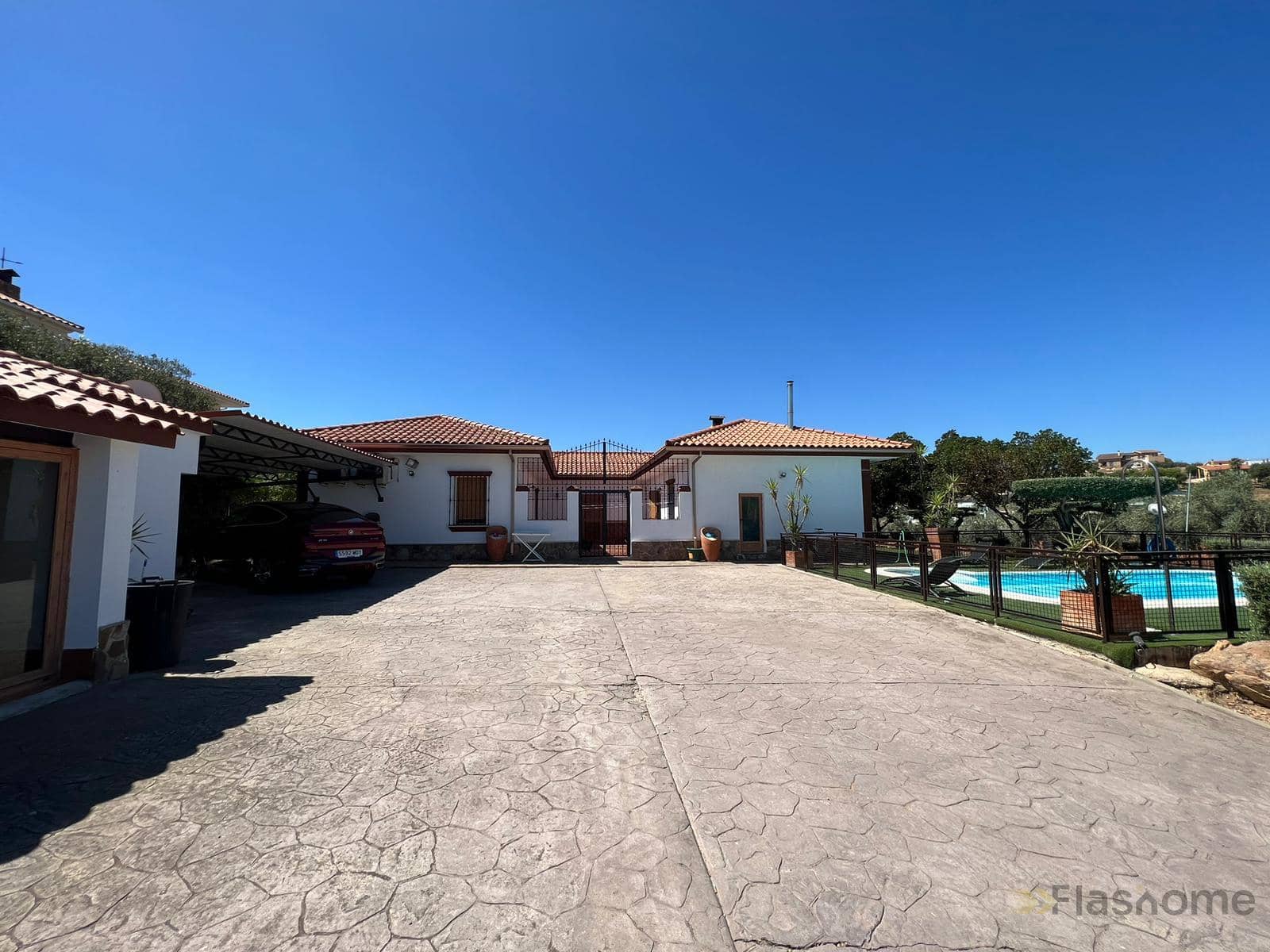 Chalet de 3 habitaciones en Medellín en venta con piscina garaje - 420.000 € (Ref: 9902443)