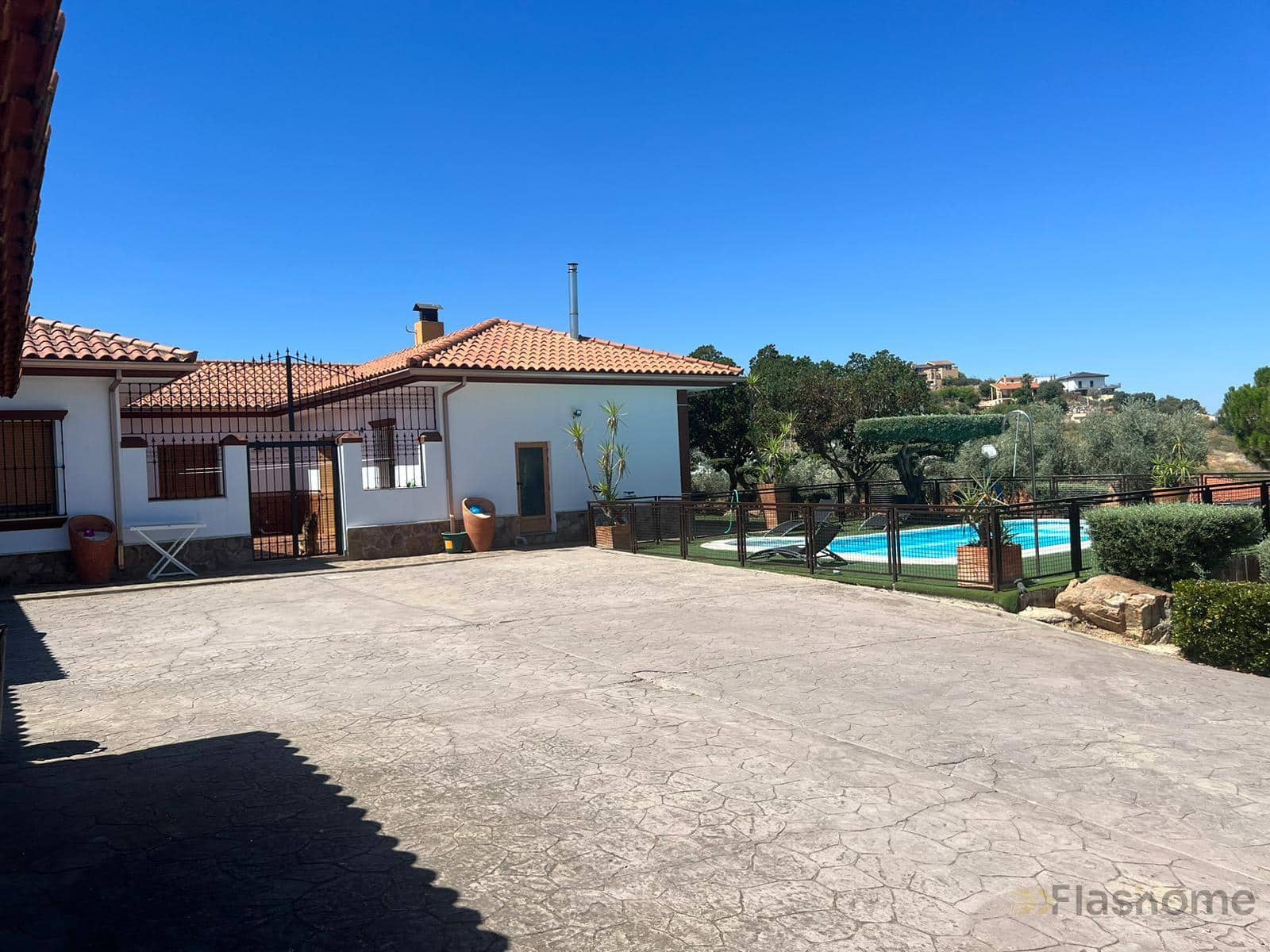 Chalet de 3 habitaciones en Medellín en venta con piscina garaje - 420.000 € (Ref: 9902443)