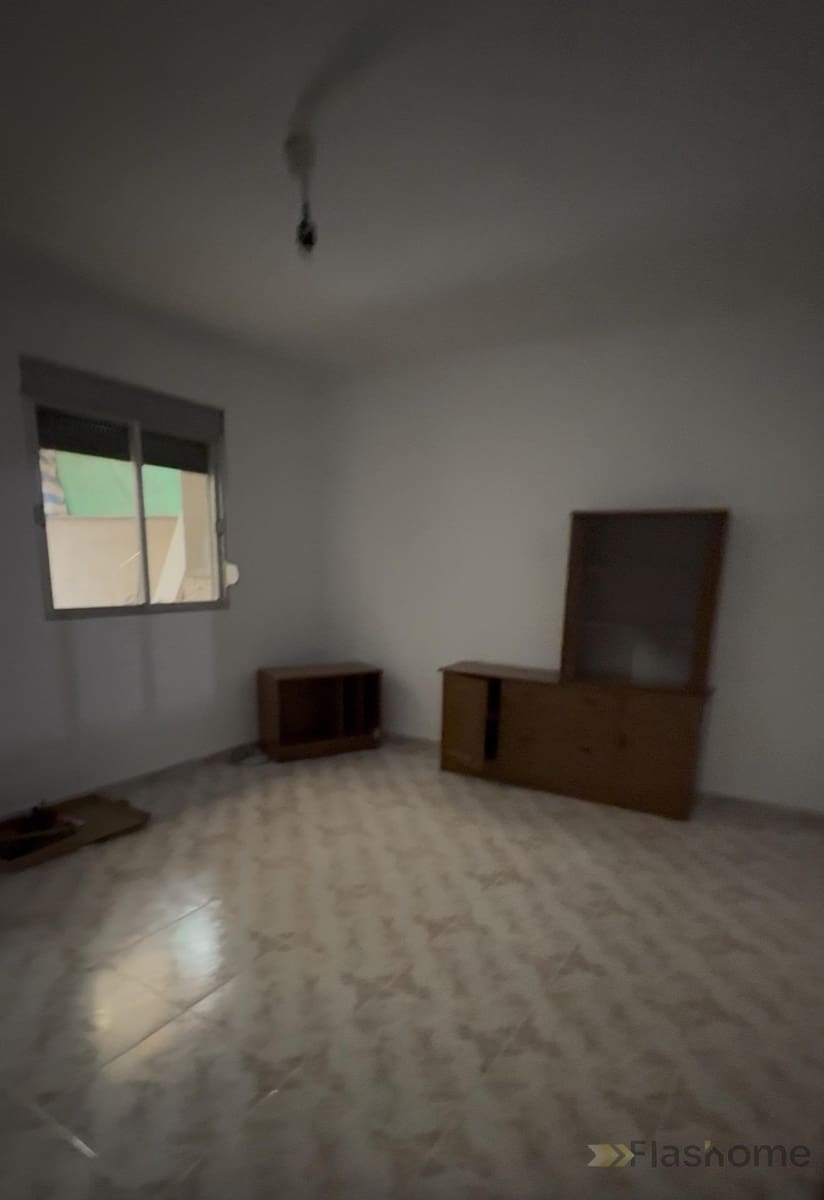 Piso de 2 habitaciones en Santa Amalia en alquiler - 350 € (Ref: 9983159)