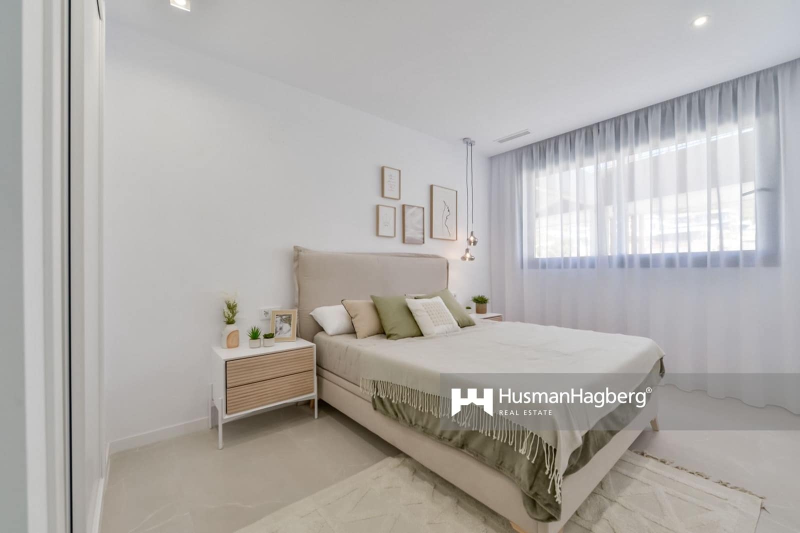 2 bedroom Apartment for sale in Benidorm with pool - € 550,000 (Ref: 10012765)