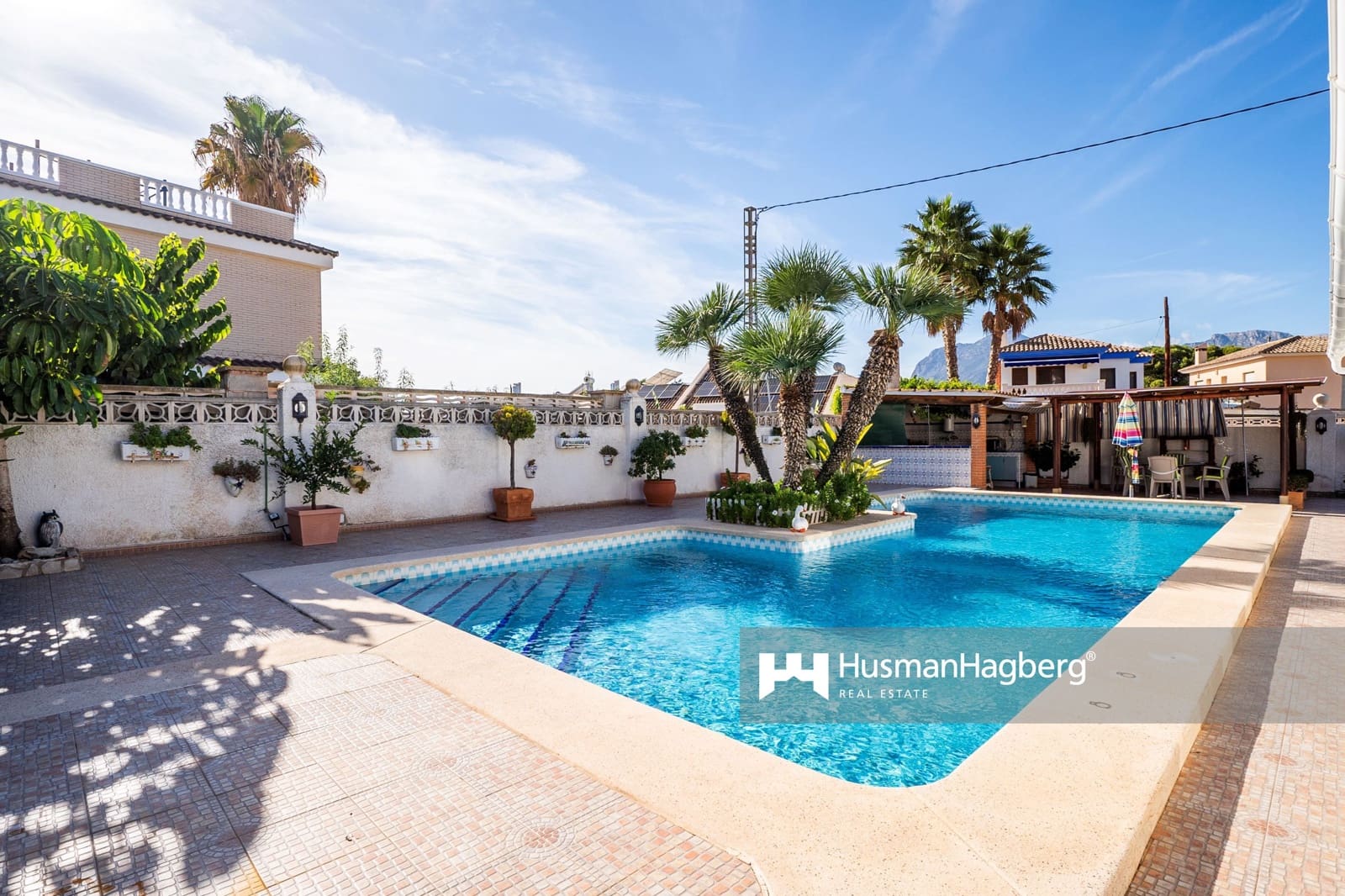 6 bedroom Villa for sale in Benidorm with pool - € 800,000 (Ref: 10020087)