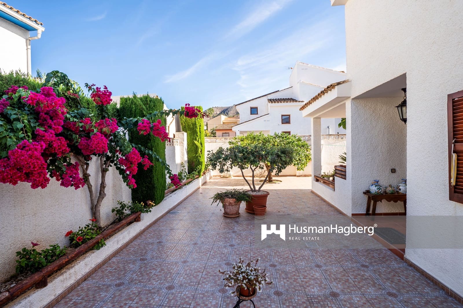 6 bedroom Villa for sale in Benidorm with pool - € 800,000 (Ref: 10020087)