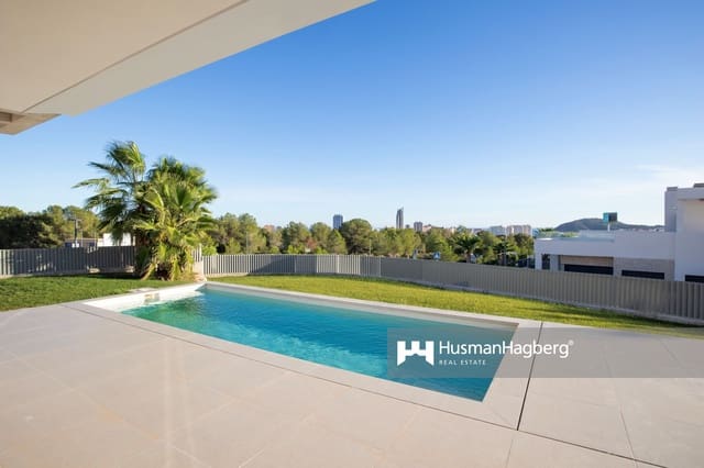 3 slaapkamer Villa te koop in Urbanizaciones, Benidorm met zwembad - € 797.000 (Ref: 10021901)