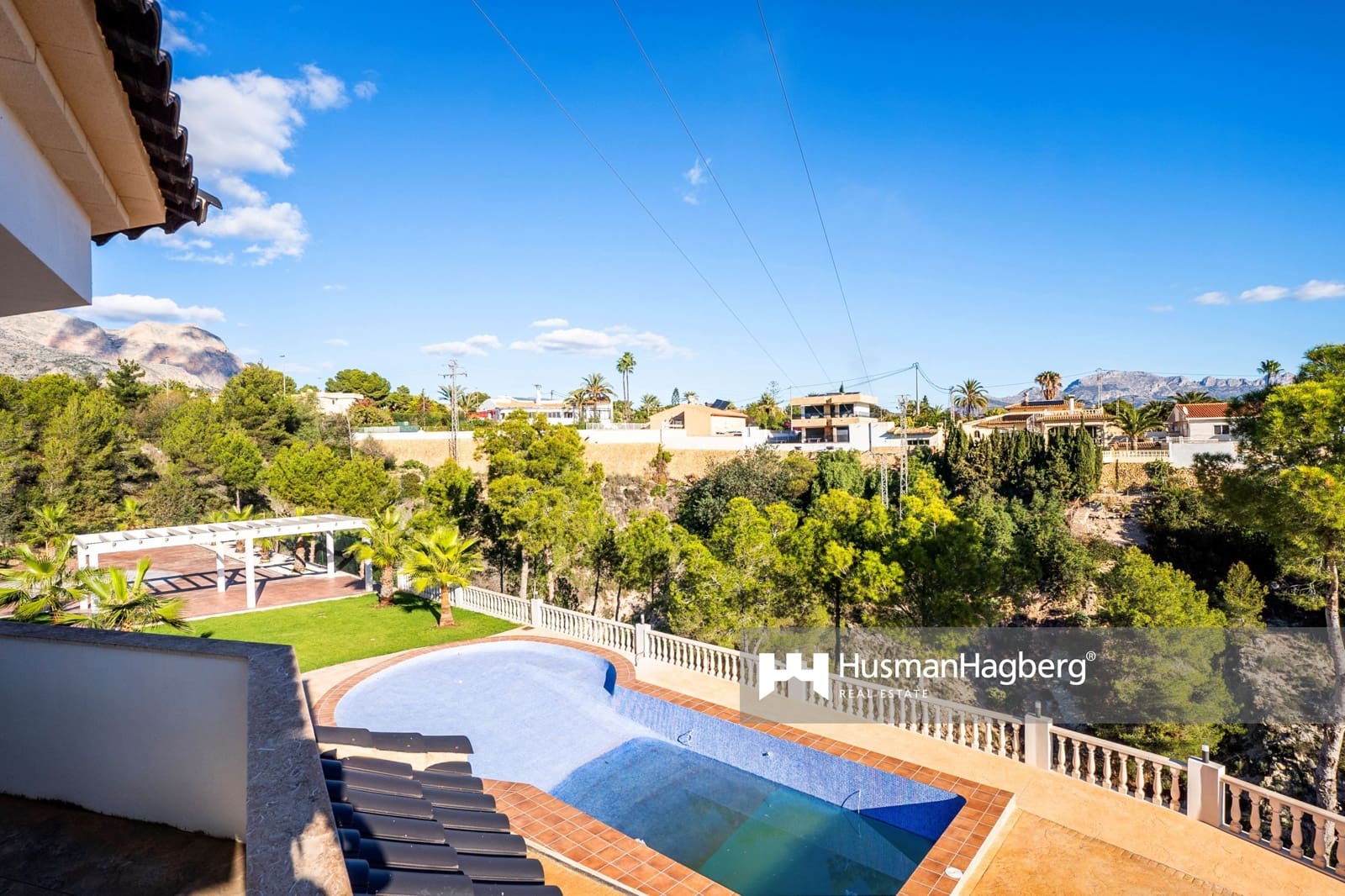Chalet de 4 habitaciones en La Nucia en venta con piscina - 795.000 € (Ref: 10021902)